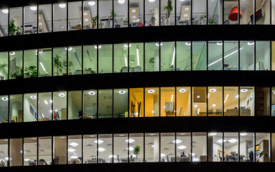 I CONFESS: I LOOK IN WINDOWS.